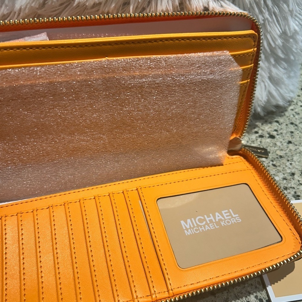 NWT-Michael Kors Jet set Travel Continental Wristlet/wallet - Picture 5 of 7